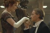 Kate Winslet a Leonardo DiCaprio jako Rose DeWitt Bukater a Jack Dawson ve filmu Titanic