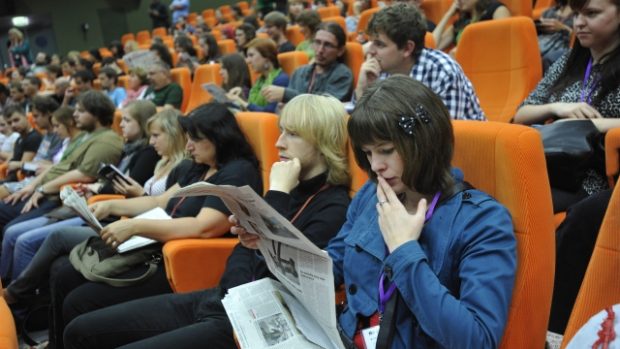 Diváci Letní filmové školy v Uherském Hradišti ve zrekonstruovaném kině Hvězda
