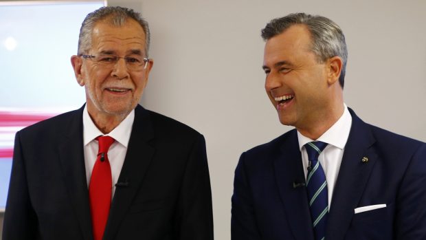Kandidáti na rakouského prezidenta Alexander van der Bellen (vlevo) a Norbert Hofer
