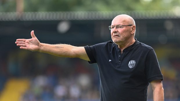 Trenér fotbalistů Plzně Miroslav Koubek v 9. zápase ligové soutěže dovedl tým k vítězství 6:2 nad Pardubicemi