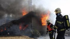 Dům v rekreační oblasti vyhořel kompletně
