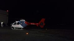 Záchranářský vrtulník v noci