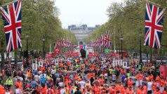 Londýnský maraton přilákal desetitisíce běžců i diváků
