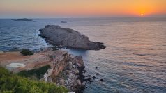 „Když se například léta teď stávají příliš horká, přestává být Kypr v letní sezoně atraktivní,“ říká klimatolog Georgios Zitis