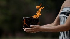 V řecké Olympii byl při tradičním ceremoniálu slavnostně zažehnut oheň pro olympijské hry v Paříži