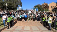 S protesty na podporu Palestinců se potýkají univerzity napříč Spojenými státy, někde přerůstají v násilné potyčky. Studenti se shromáždili třeba v areálu  Kalifornské univerzity v Los Angeles