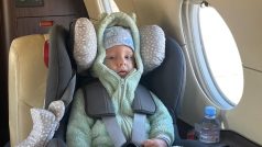 Na to, aby dítě zvládlo svůj první let bez problémů, dohlížela přímo na palubě lékařka