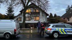 Policejní zásah v Hostouni na Kladensku, kde měl pachatel zabít svého otce a poté odjet do Prahy, kde střílel na Filozofické fakultě