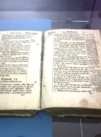 Bible kralická z roku 1580