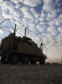 Americký konvoj opouští základnu v Iráku