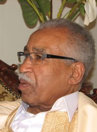 Následník libyjského trůnu, vůdce federalistů a bývalý politický vězeň Ahmed Zubeir al-Senússí