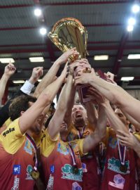 Liberečtí volejbalisté zvedli nad hlavu mistrovský pohár po 12 letech