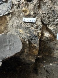 Archeologové narazili v centru Přerova na zhruba tisíc let starou kostěnou brusli