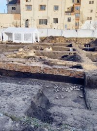 Archeologické vykopávky v části Palackého náměstí v centru Kralup nad Vltavou