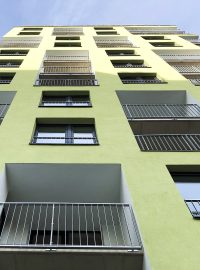 Češi rádi ukládají úspory do nemovitostí