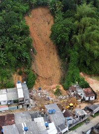 Silné deště v Brazílii si vyžádaly už 79 životů, záchranáři pátrají po desítkách pohřešovaných