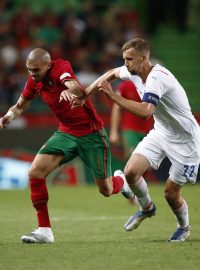 Tomáš Souček v souboji s Pepem