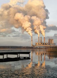 Továrna, elektrárna, teplárna, kouř, smog, životní prostředí (ilustrační foto)