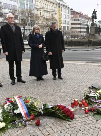 Senátoři dopoledne uctili památku Jana Palacha na Václavském náměstí
